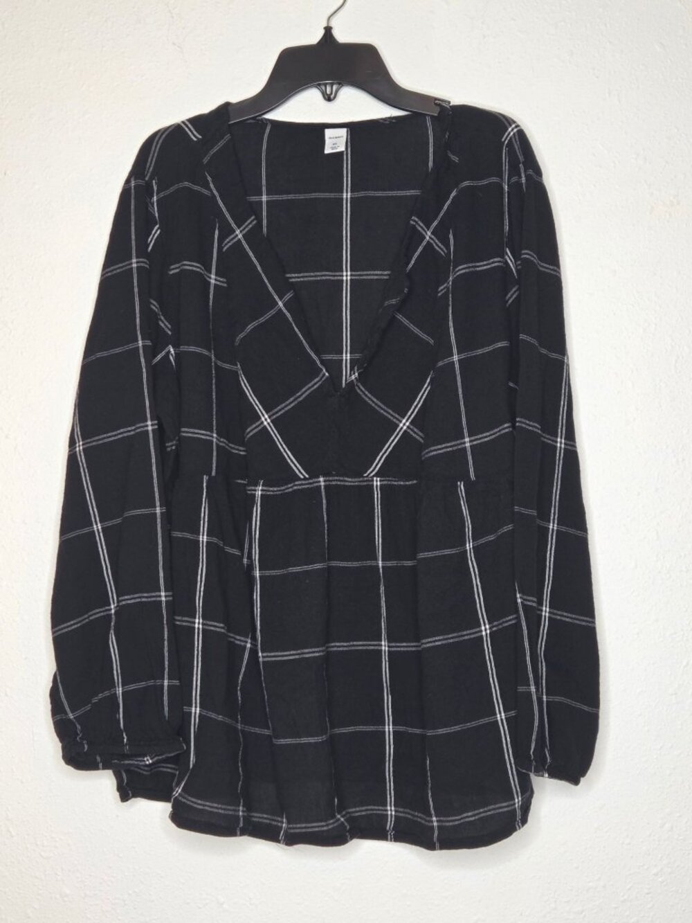 Old Navy Fit and Flare V-neck Plaid Top - Black